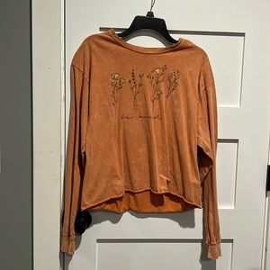 Slightly cropped long sleeve shirt